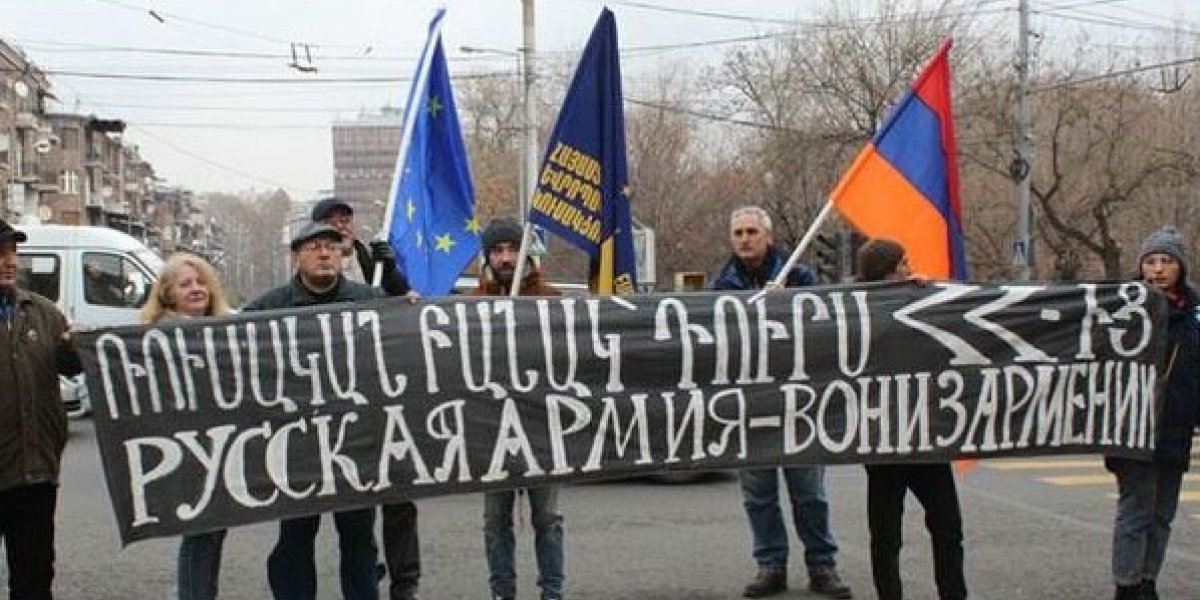 «Пашинян готов ударить в спину»: Мирзаян о сепаратных соглашениях Еревана и помощи РФ
