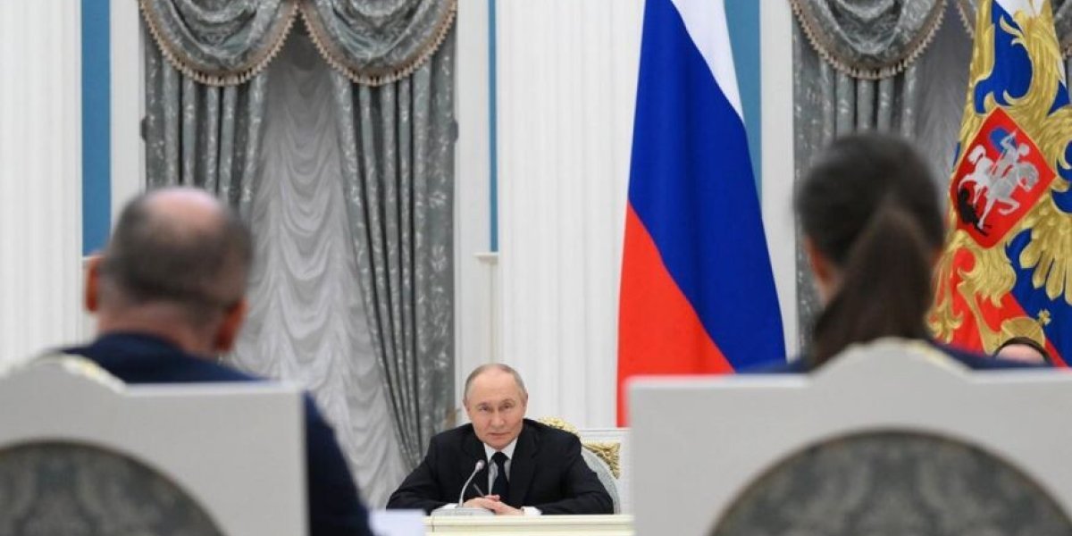 Путин сжал кулак: «вот как надо с ними работать». Что было дальше? Путин сжал кулак: «вот как надо с ними работать». Что было дальше?