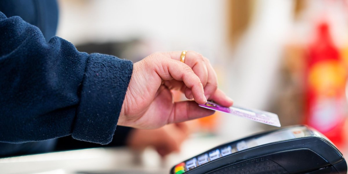 Эксперт объяснил, чем опасна оплата покупок на рынке переводом на частную карту Эксперт объяснил, чем опасна оплата покупок на рынке переводом на частную карту