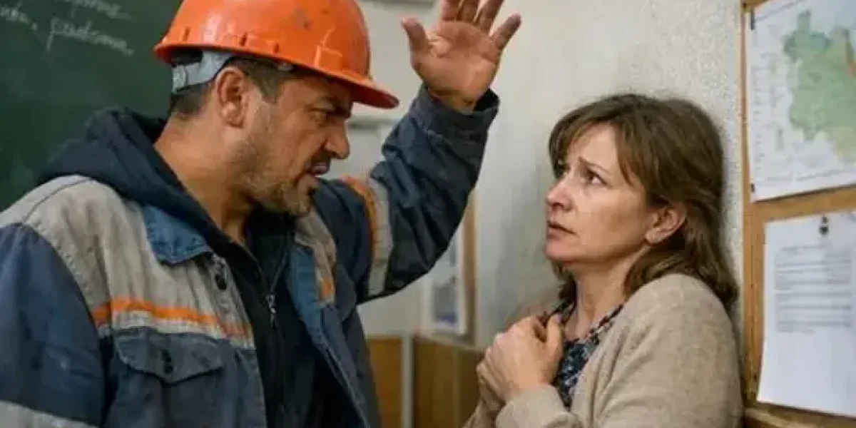 «Женщина, не говори так с мужчиной!» Мигрант замахнулся на учительницу, и его жена теперь плачет»Мы не знали ваши порядки» «Женщина, не говори так с мужчиной!» Мигрант замахнулся на учительницу, и его жена теперь плачет»Мы не знали ваши порядки»