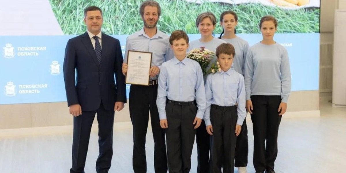 Он смог! Губернатор дал жилищные сертификаты добрым русским людям Он смог! Губернатор дал жилищные сертификаты добрым русским людям