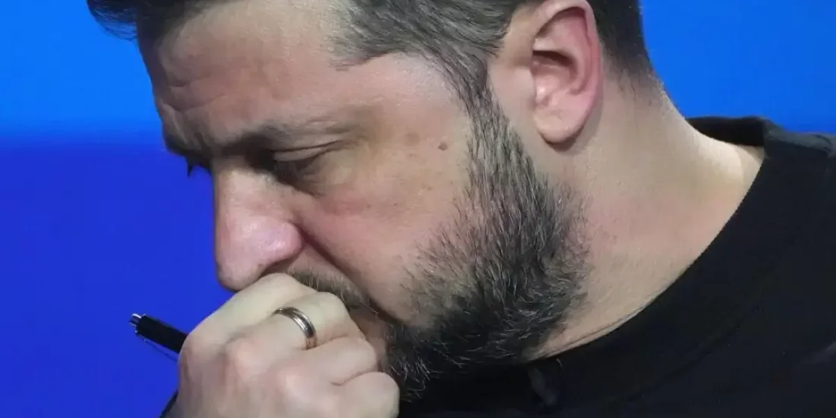 С Зеленским после переговоров с русскими начали происходить странные вещи. Все очень плохо С Зеленским после переговоров с русскими начали происходить странные вещи. Все очень плохо