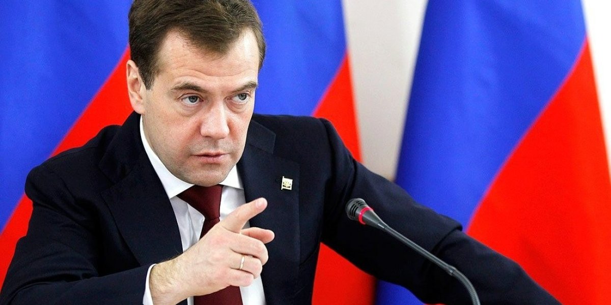 «Медведев был прав»: в Германии неожиданно отреагировали на российскую шутку про EC «Медведев был прав»: в Германии неожиданно отреагировали на российскую шутку про EC