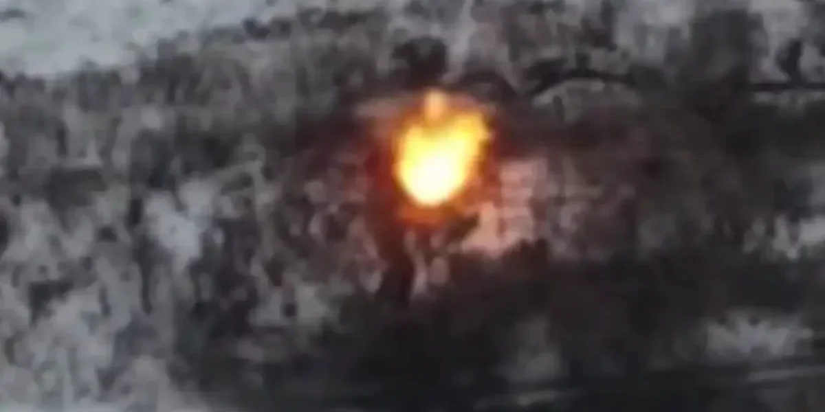 Ужас вернулся на Украину ночью. Земля встала дыбом от взрыва: бункеры с боевиками ВСУ и поезда с «броней» НАТО в огне Ужас вернулся на Украину ночью. Земля встала дыбом от взрыва: бункеры с боевиками ВСУ и поезда с «броней» НАТО в огне