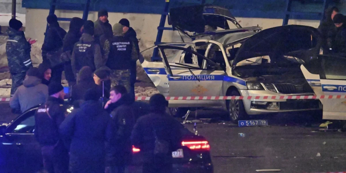 Кровавая ночь Москвы: взрыв у Савеловского вокзала унес жизнь старшего лейтенанта Дениса Братущенко, двое полицейских в реанимации. СК восстановил хронологию трагедии Кровавая ночь Москвы: взрыв у Савеловского вокзала унес жизнь старшего лейтенанта Дениса Братущенко, двое полицейских в реанимации. СК восстановил хронологию трагедии