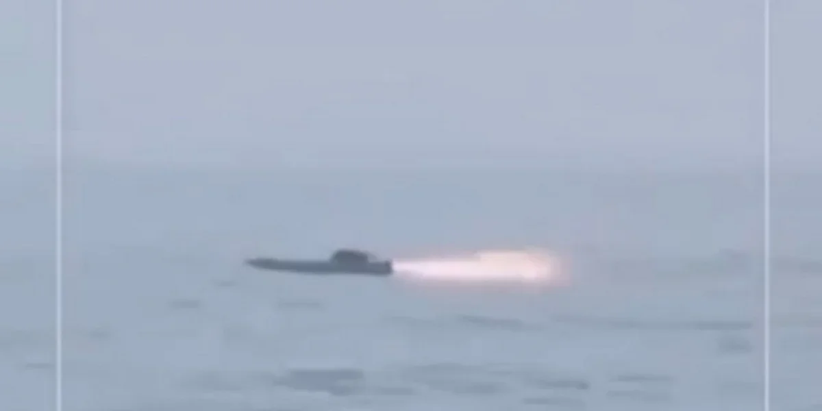 Лучший флот мира? Иран опубликовал видео точного попадания ракеты в американский военный корабль с ракетами Tomahawk Лучший флот мира? Иран опубликовал видео точного попадания ракеты в американский военный корабль с ракетами Tomahawk